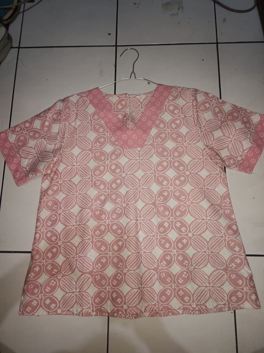 Blouse Batik Pink Lengan Pendek